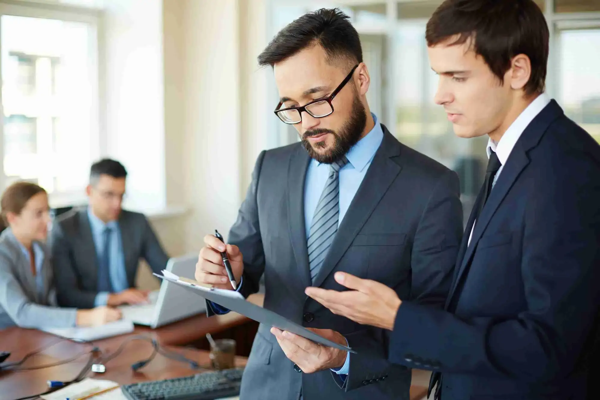 Why Use a Broker Vs. Major Data Compilers banner